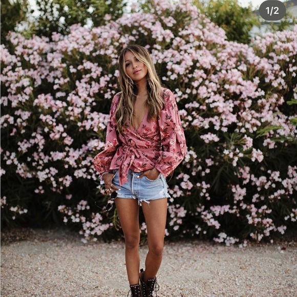 Lovers + Friends Barnes Blouse - Picture 1 of 9